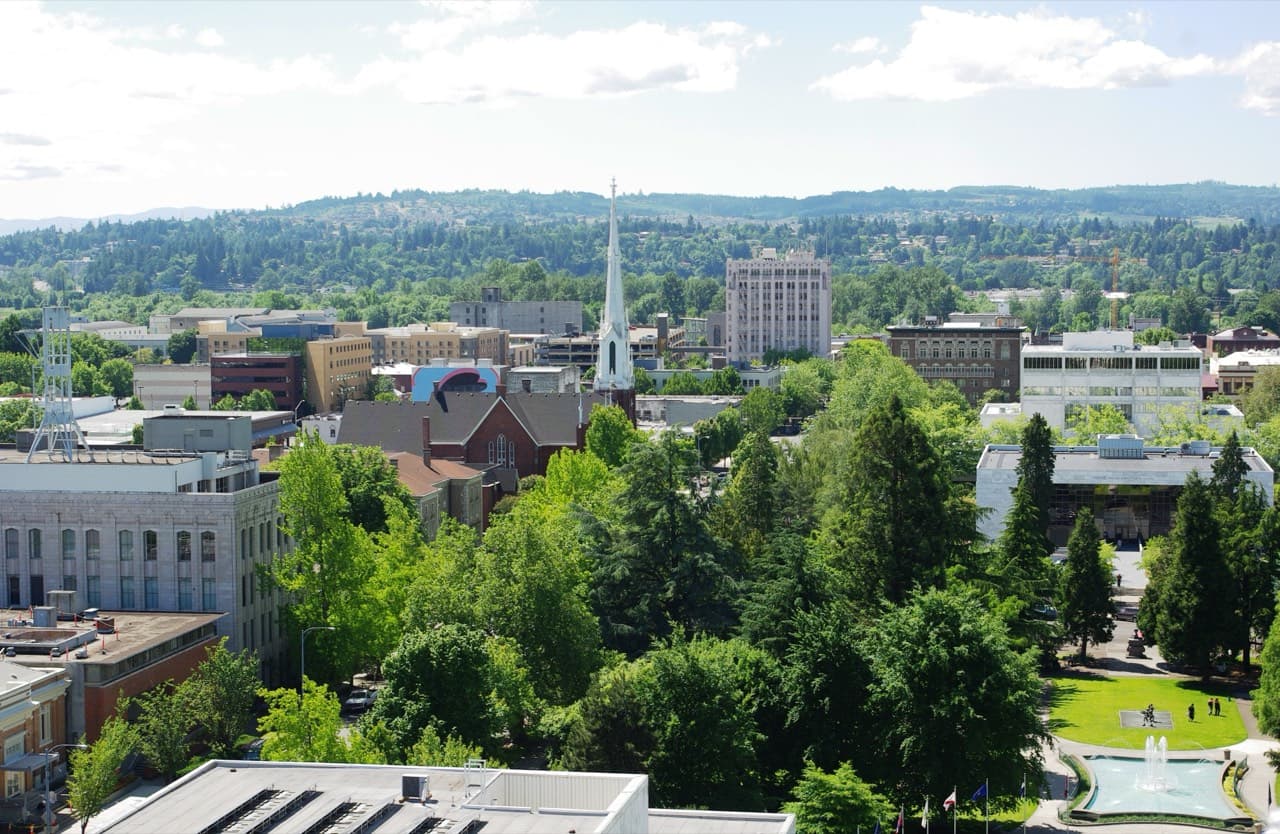A view of Salem, Oregon — a town State Auto Glass covers with mobile auto glass