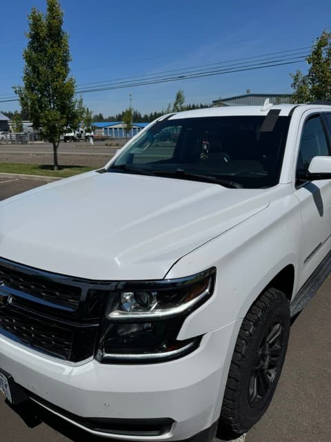 Chevy Tahoe windshield replacement complete in